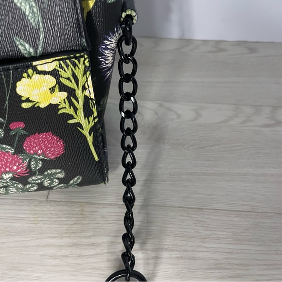 Steve Madden Black Floral Crossbody Chain & Adjustable Strap Zipper Closure EUC - Picture 11 of 11
